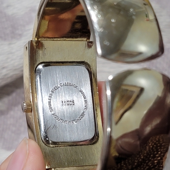 Vintage Novelle Quartz Cuff Bracelet Bangle Watch 11005 - Picture 2 of 6